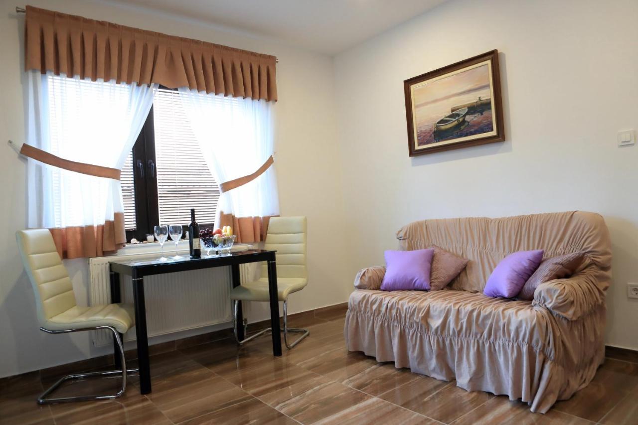 Lorena Apartament *